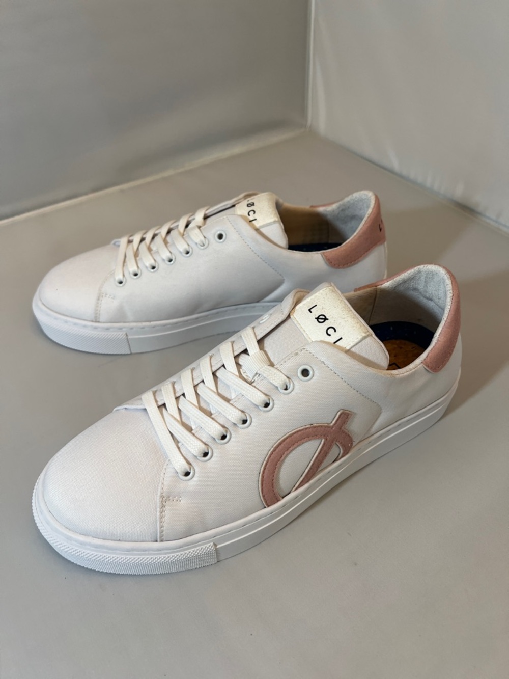 LOCI Nine White & Pink Low-Top Luxury Sneakers. EU 39. NWOB